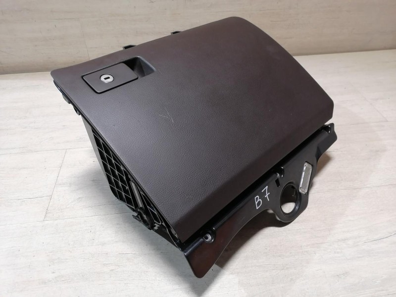 Passat B7 бардачок