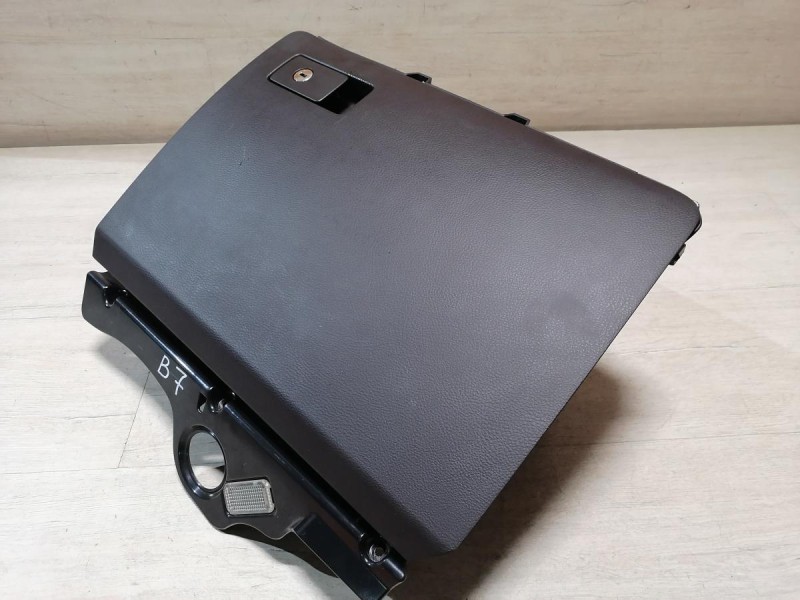 Passat B7 бардачок