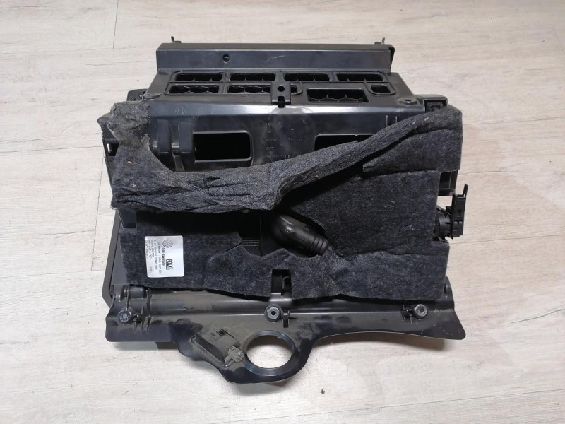 Passat B7 бардачок