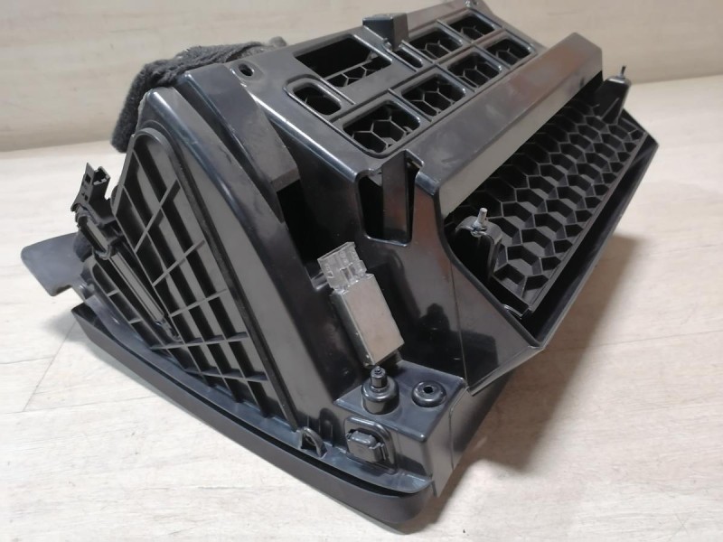 Passat B7 бардачок