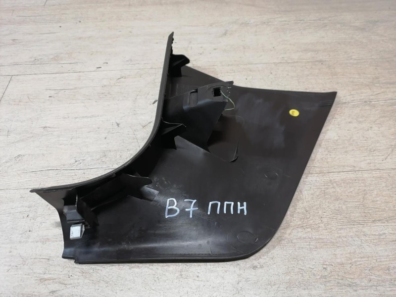Passat B7 обшивка передней стойки нижняя правая