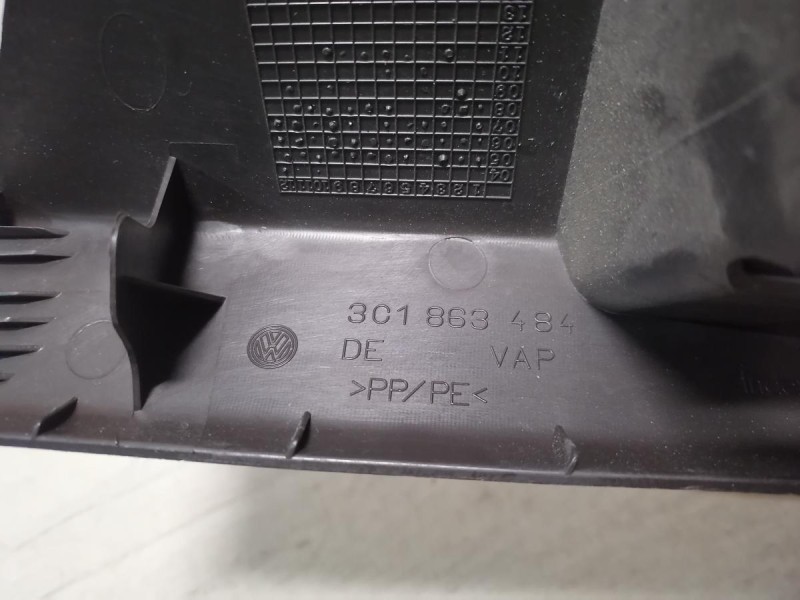 Passat B7 обшивка передней стойки нижняя правая