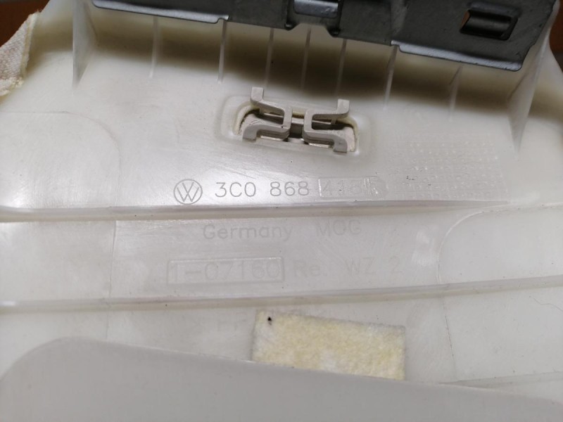 Passat B7 обшивка средней стойки верхняя правая