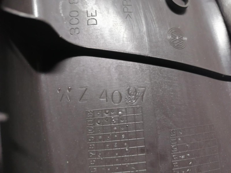 Passat B7 обшивка средней стойки нижняя правая