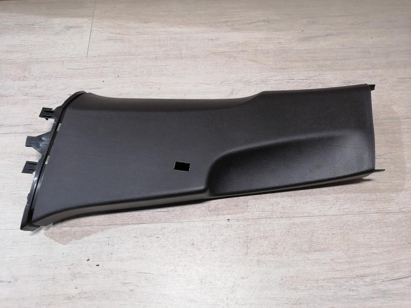 Passat B7 обшивка средней стойки нижняя левая