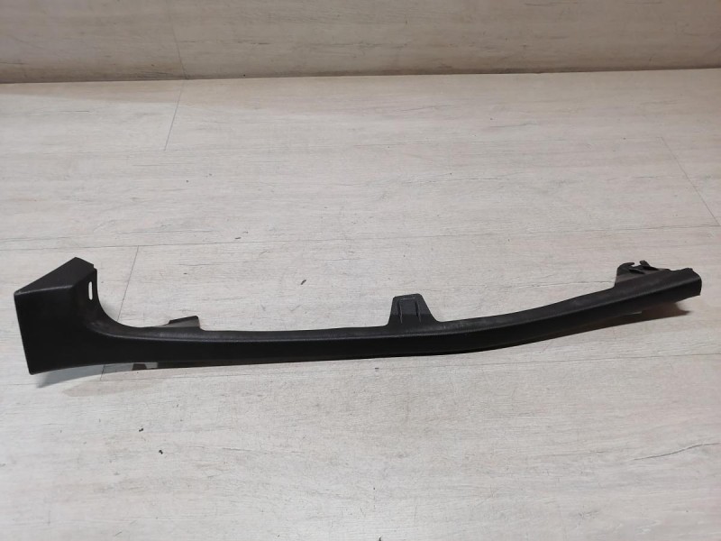 Passat B7 обшивка задней стойки нижняя левая