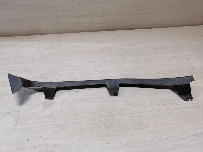 Passat B7 обшивка задней стойки нижняя правая