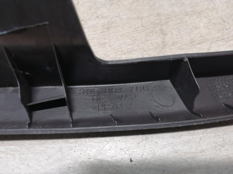 Passat B7 обшивка задней стойки нижняя правая