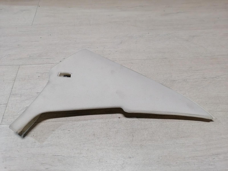 Passat B7 обшивка задней стойки верхняя правая