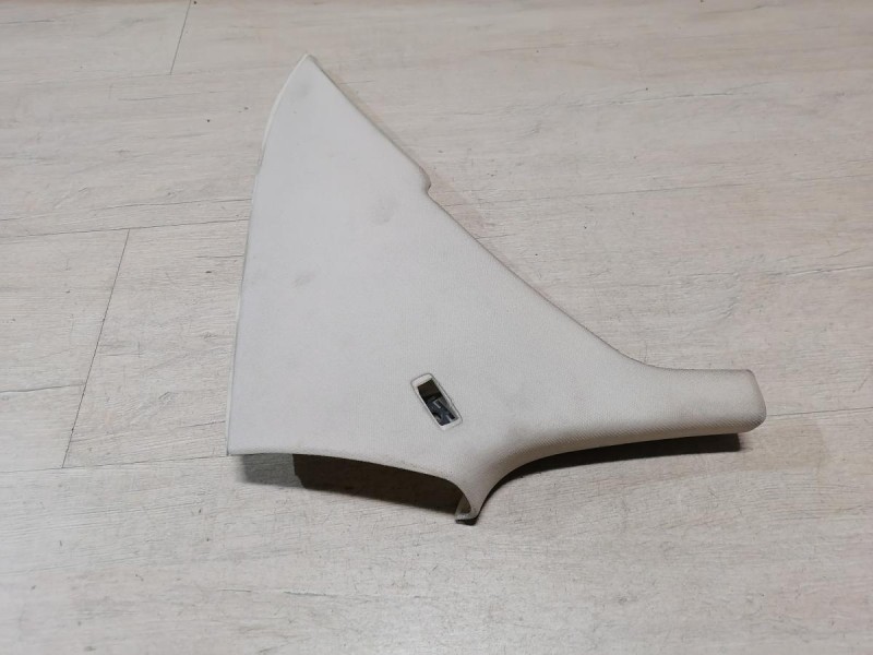 Passat B7 обшивка задней стойки верхняя правая