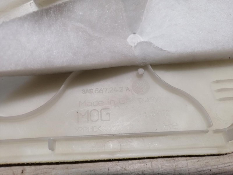 Passat B7 обшивка задней стойки верхняя правая