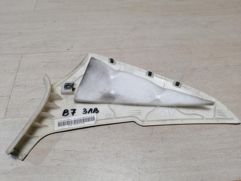 Passat B7 обшивка задней стойки верхняя левая
