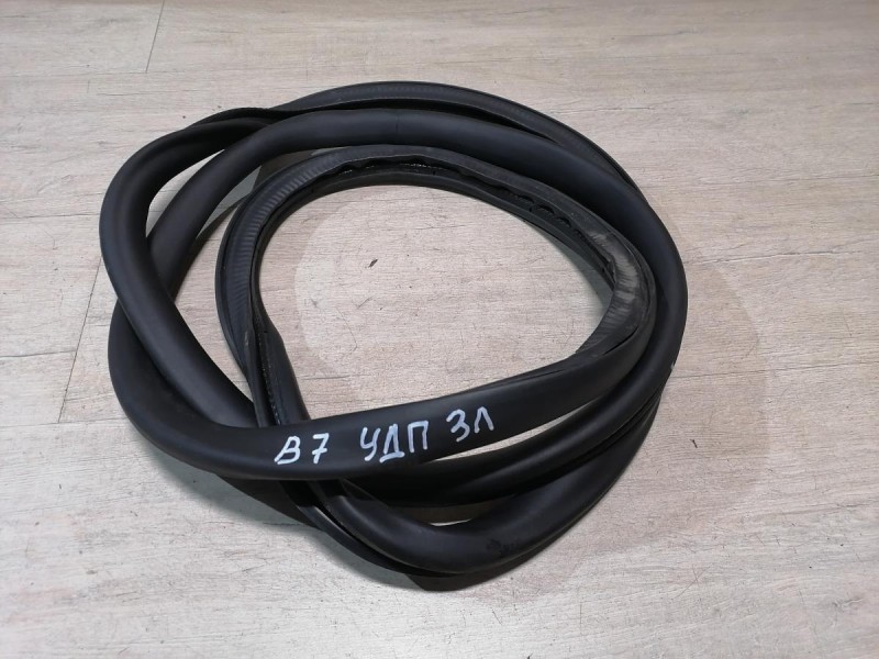 Passat B7 уплотнитель дверного проема задний левый