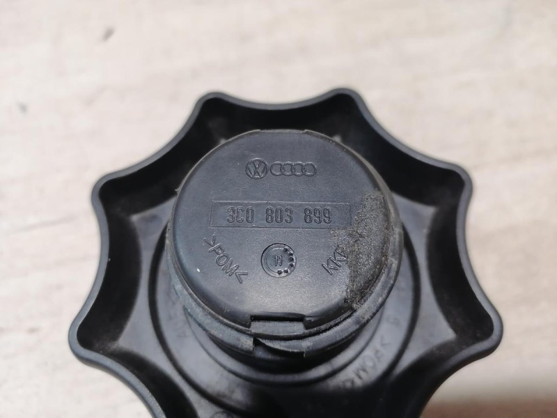 Passat B7 фиксатор запаски кронштейн