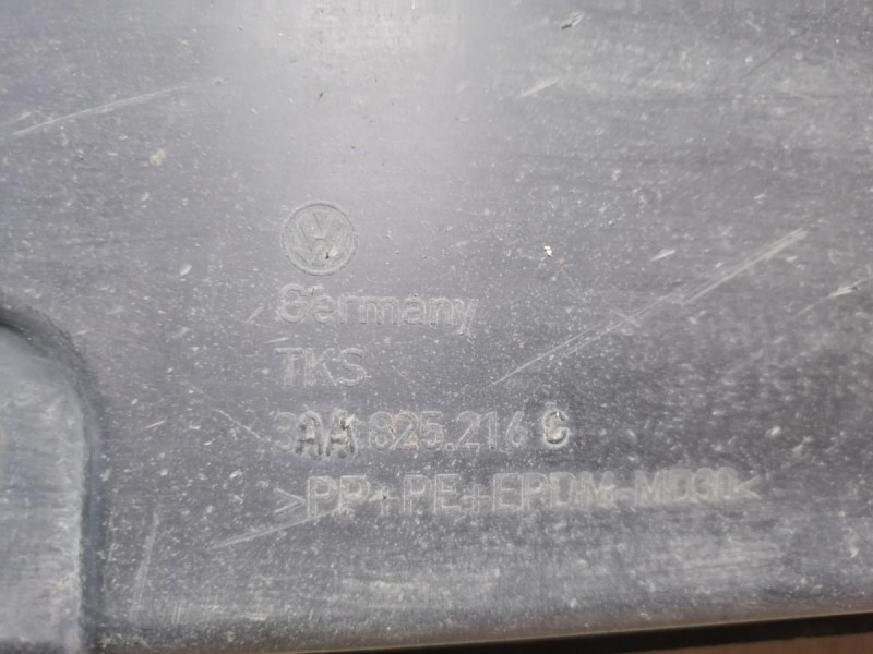 Passat B7 пыльник бампера днища задний правый