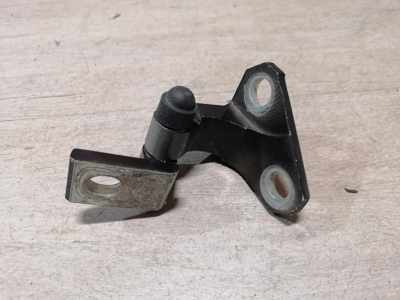 Passat B7 петля двери передняя левая верхняя