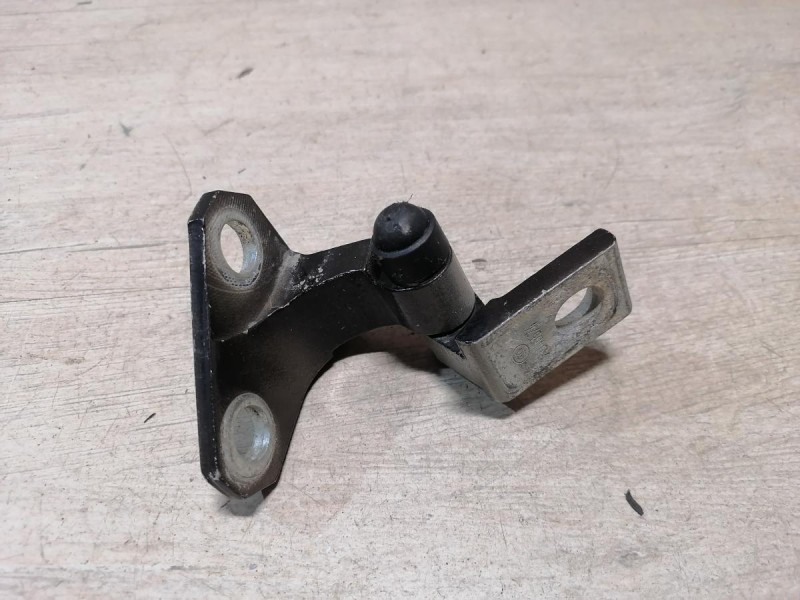 Passat B7 петля двери передняя правая верхняя