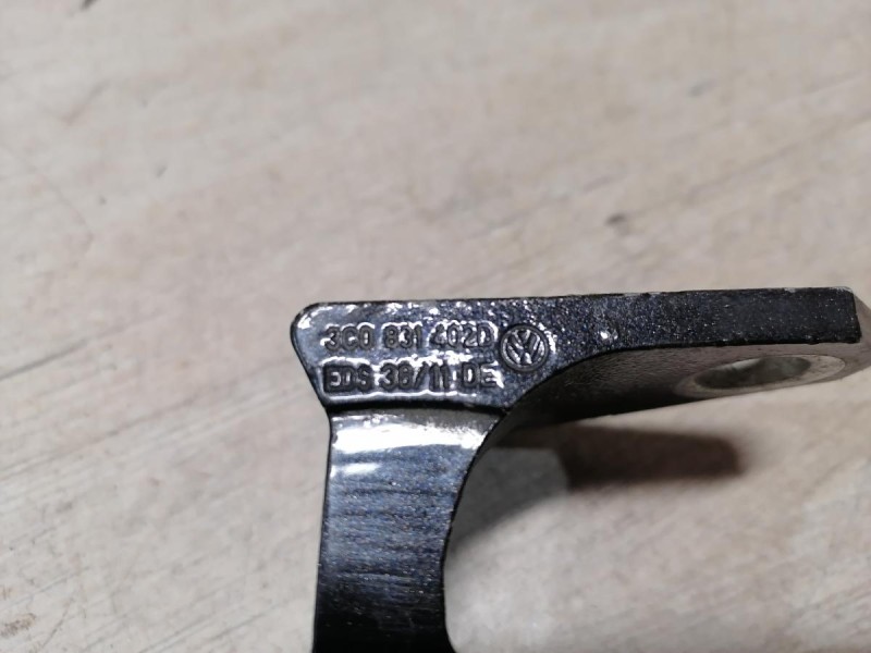 Passat B7 петля двери передняя правая верхняя