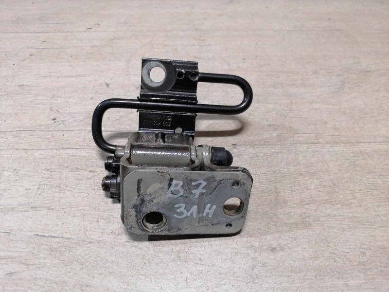 Passat B7 петля двери задняя левая нижняя
