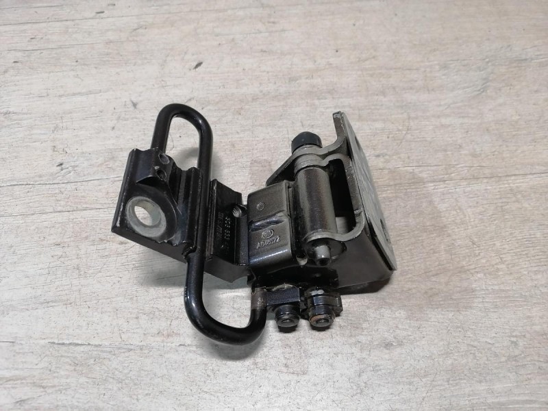 Passat B7 петля двери задняя левая нижняя