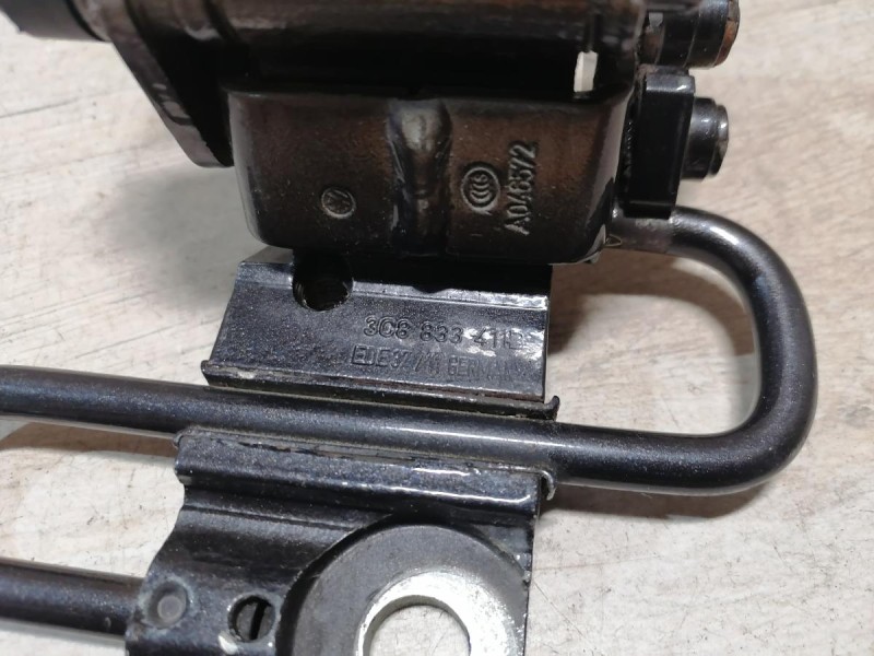 Passat B7 петля двери задняя левая нижняя