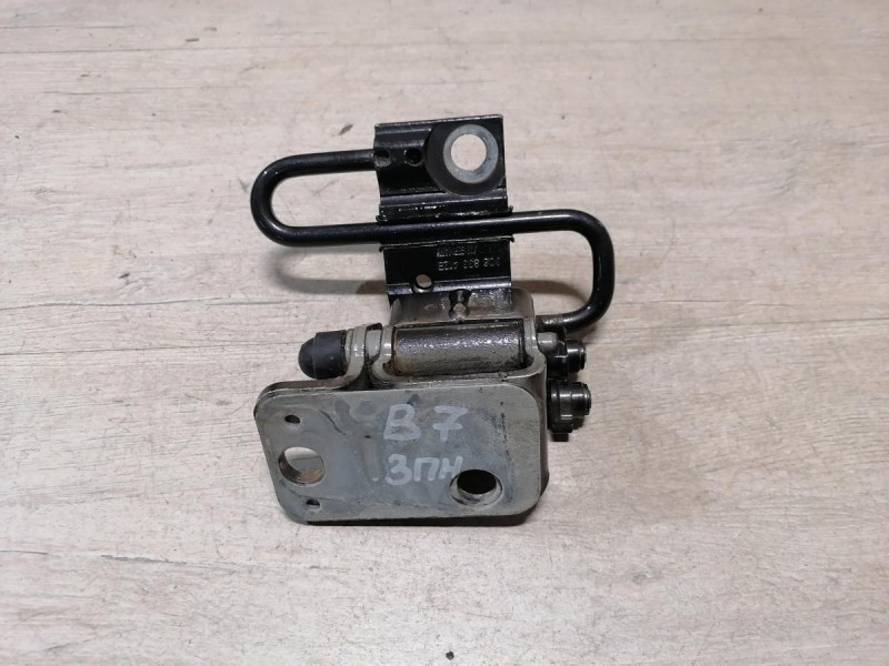 Passat B7 петля двери задняя правая нижняя