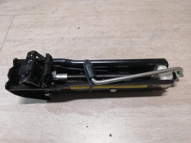 Passat B7 набор инструментов домкрат балонник крюк