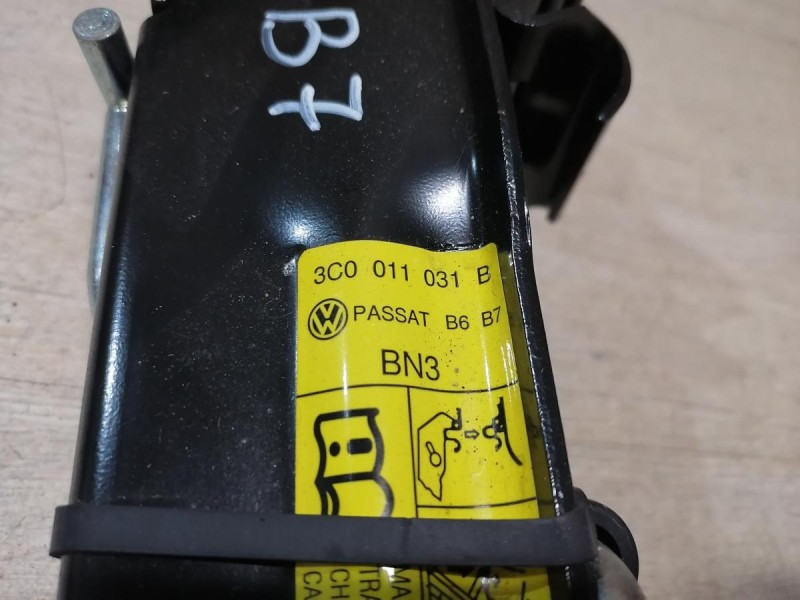 Passat B7 набор инструментов домкрат балонник крюк