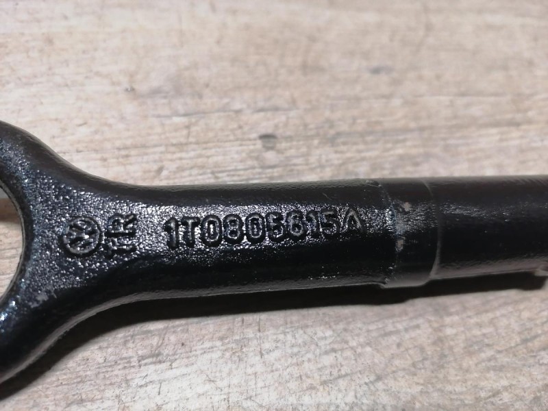 Passat B7 набор инструментов домкрат балонник крюк