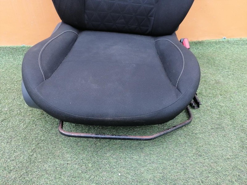 Sandero №17 сиденье переднее к-кт