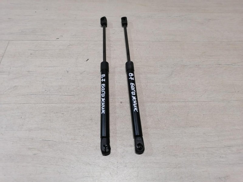 Passat B7 амортизатор крышки багажника