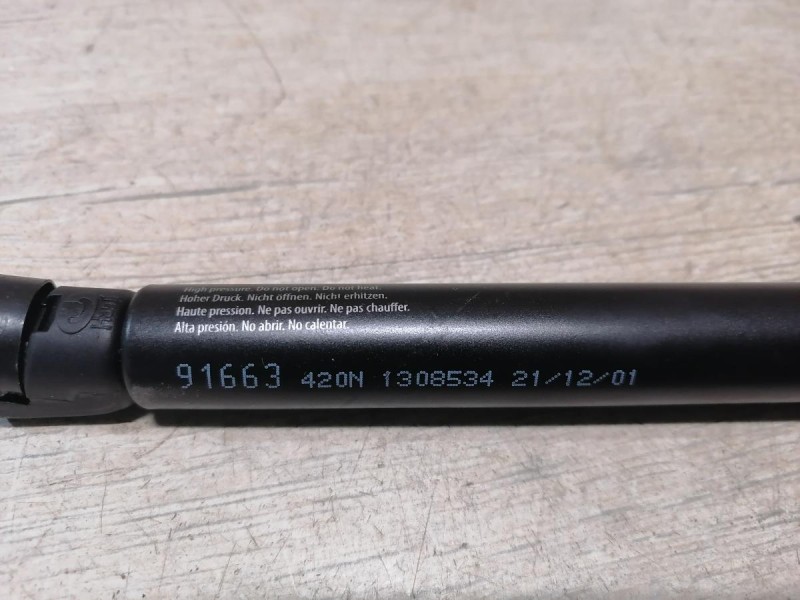 Passat B7 амортизатор крышки багажника