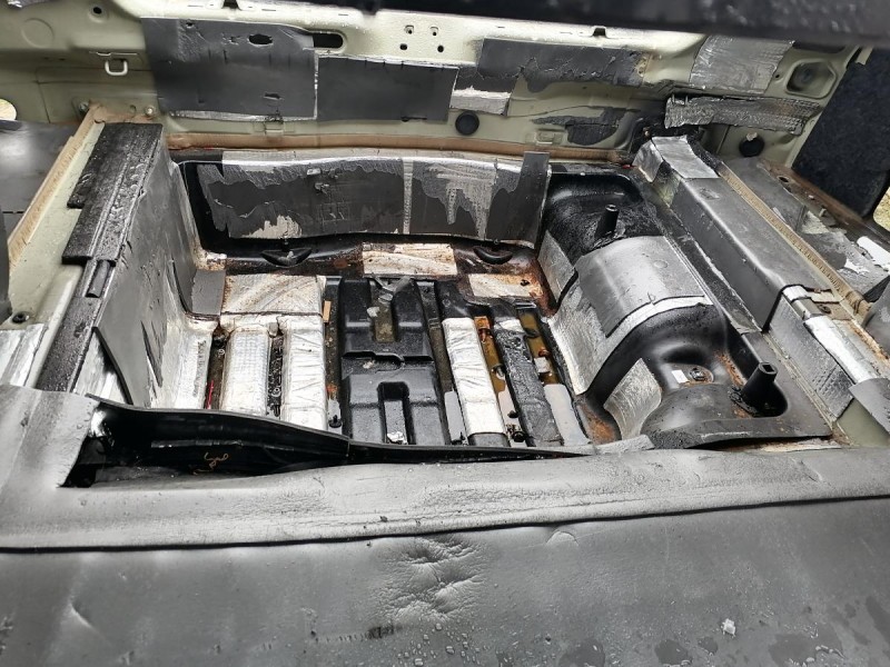 Passat B7 панель задняя ниша под запаску