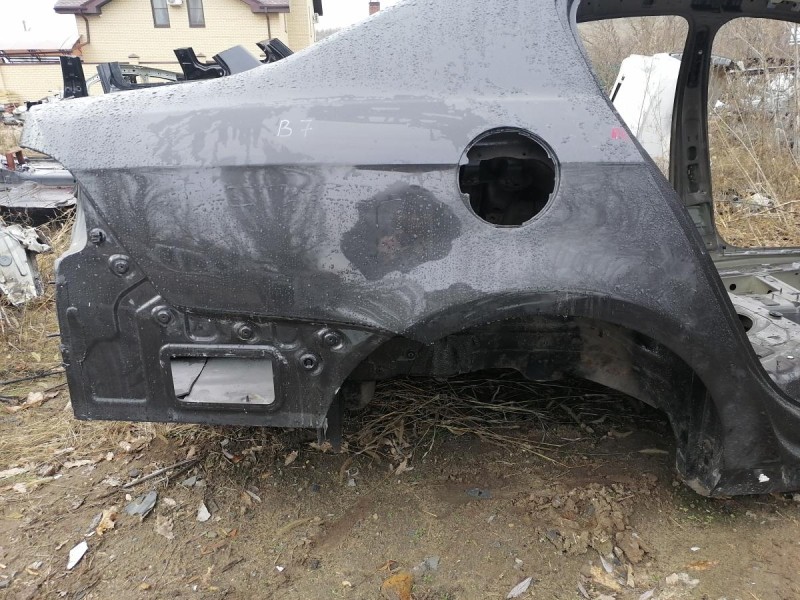 Passat B7 крыло заднее правое