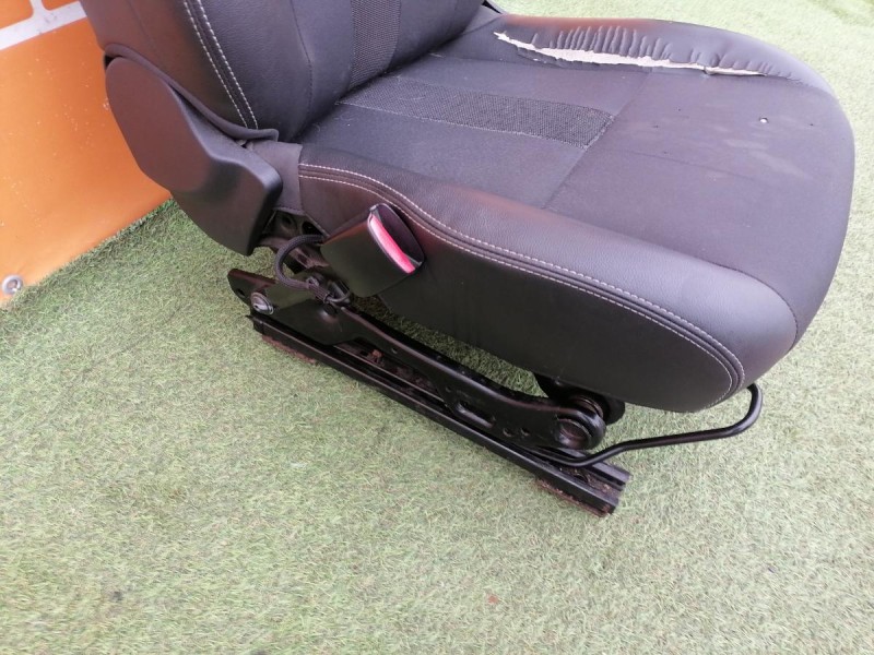 Fluence №4 сиденье переднее к-кт деф