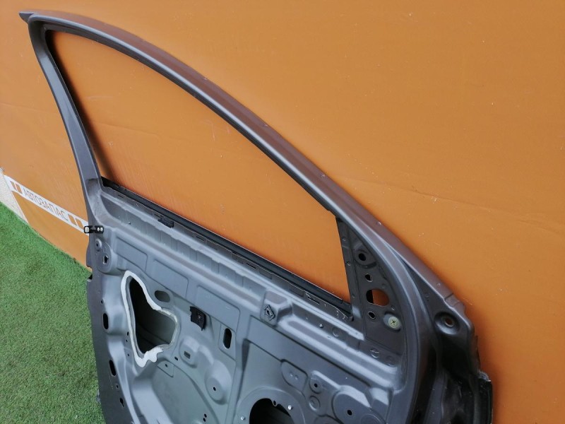 Fluence №4 дверь передняя левая