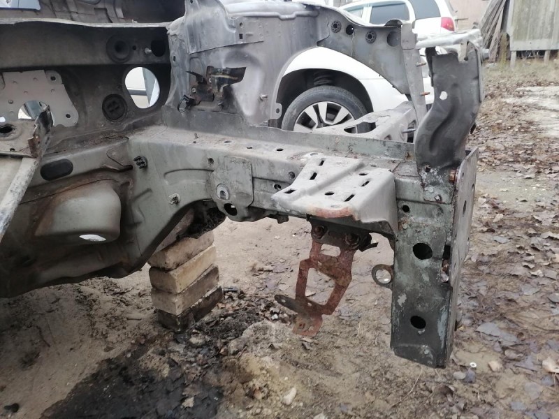 Fluence №4 лонжерон левый