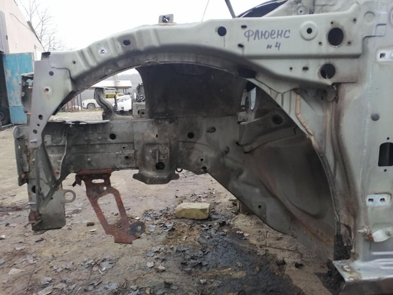 Fluence №4 лонжерон левый