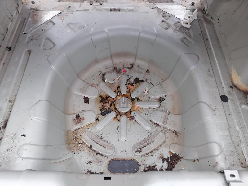 Fluence №4 панель задняя ниша под запаску