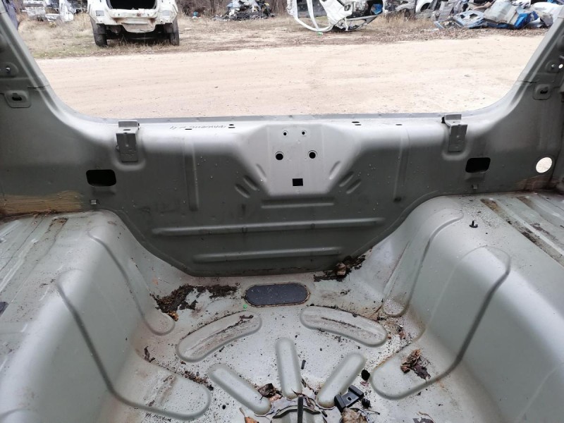 Fluence №4 панель задняя ниша под запаску