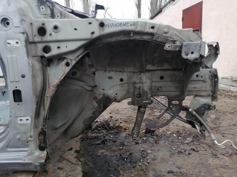 Fluence №4 лонжерон правый