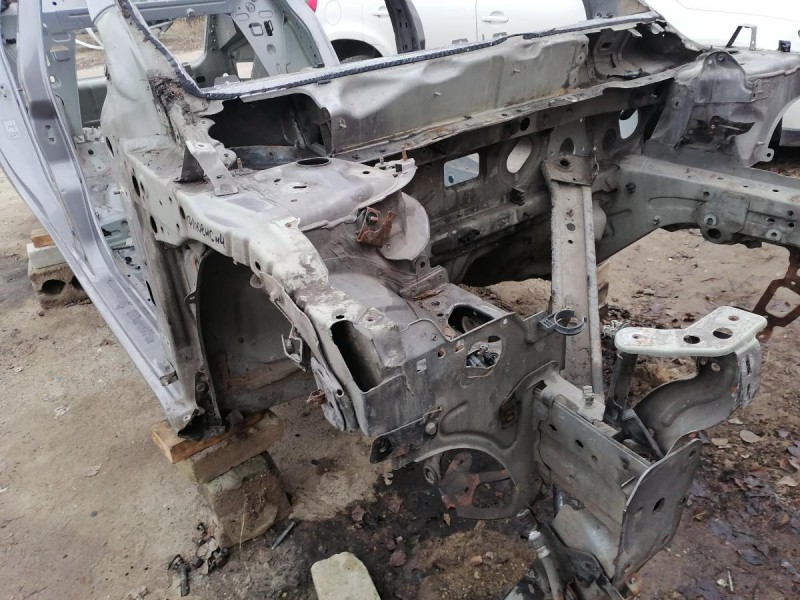 Fluence №4 лонжерон правый