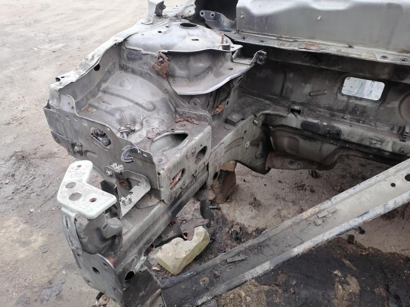 Fluence №4 лонжерон правый