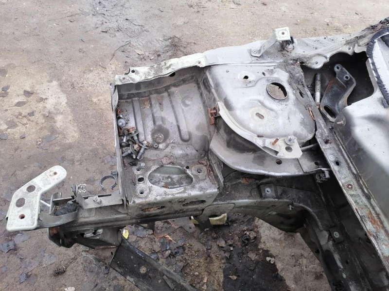 Fluence №4 лонжерон правый