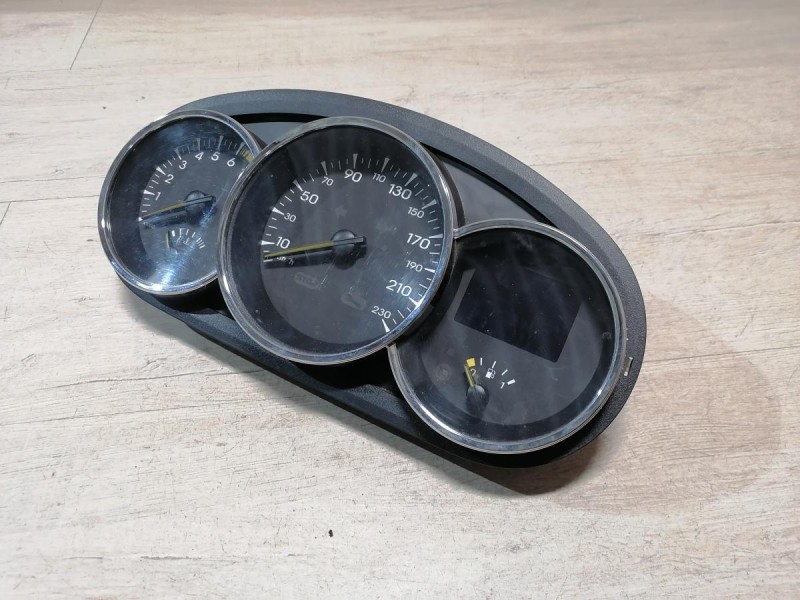 Fluence №4 панель приборов