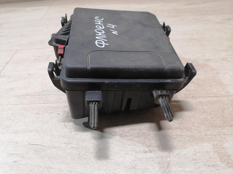 Fluence №4 корпус блока предохранителей