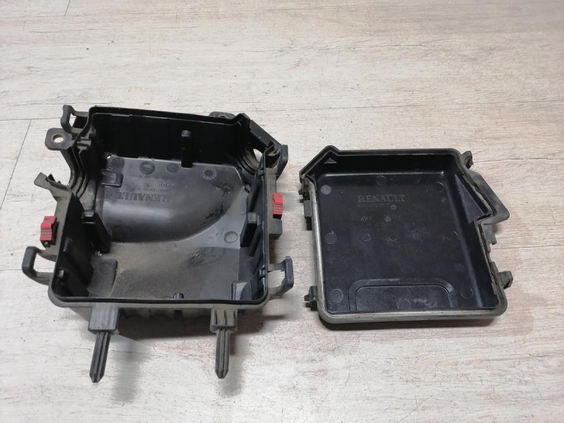 Fluence №4 корпус блока предохранителей