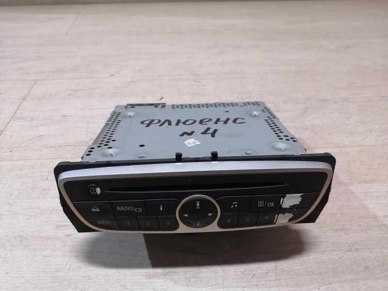 Fluence №4 магнитола штатная деф