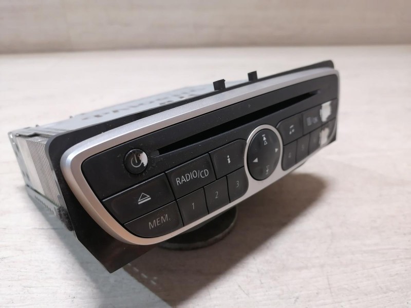 Fluence №4 магнитола штатная деф