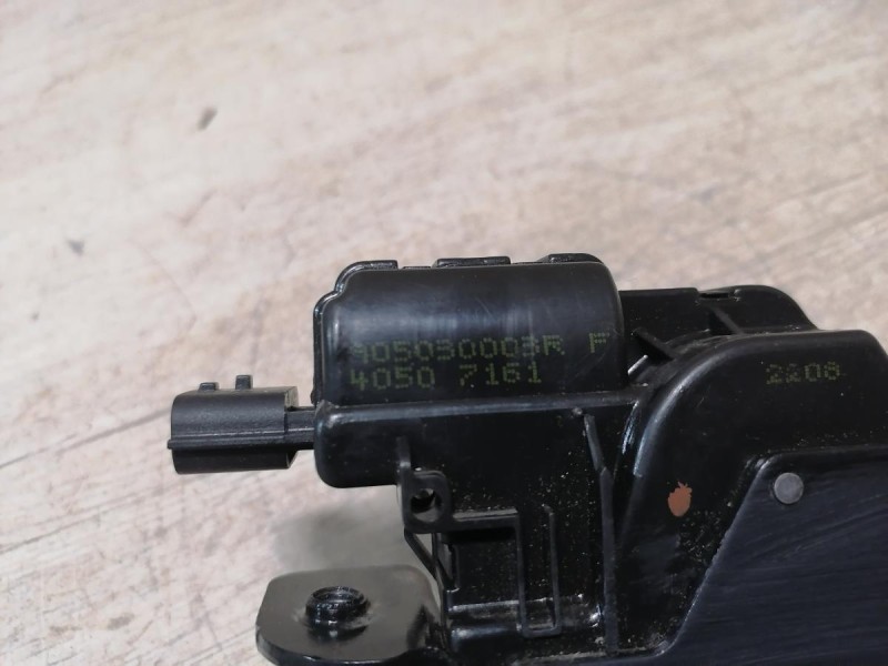 Fluence №4 замок багажника